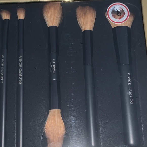 🆕-Vince Camuto Black and Gold Brush Set - Picture 4 of 5
